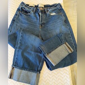 Universal Thread Mid Rise Baggy Jeans